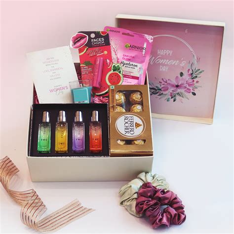 birthday gift hampers for women under 1000